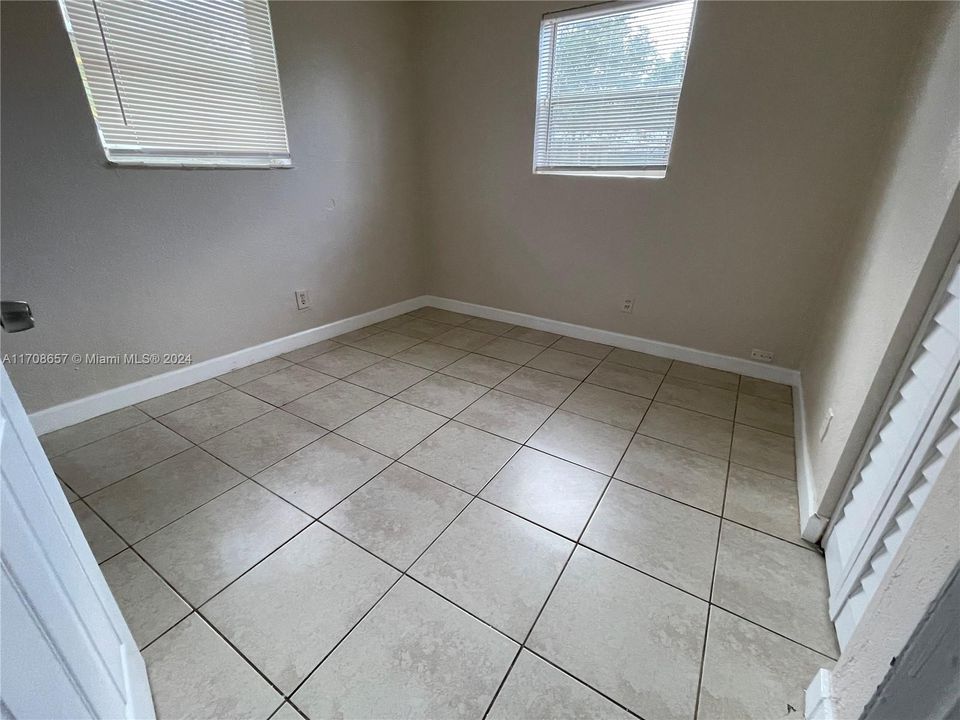 Active With Contract: $1,825 (2 beds, 1 baths, 1493 Square Feet)