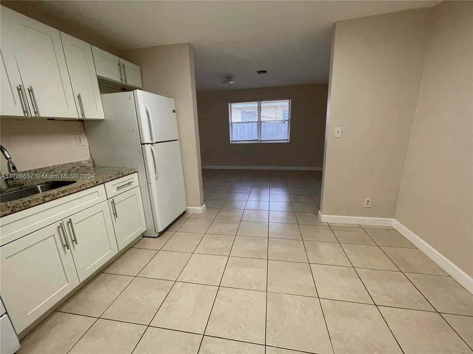 Active With Contract: $1,825 (2 beds, 1 baths, 1493 Square Feet)