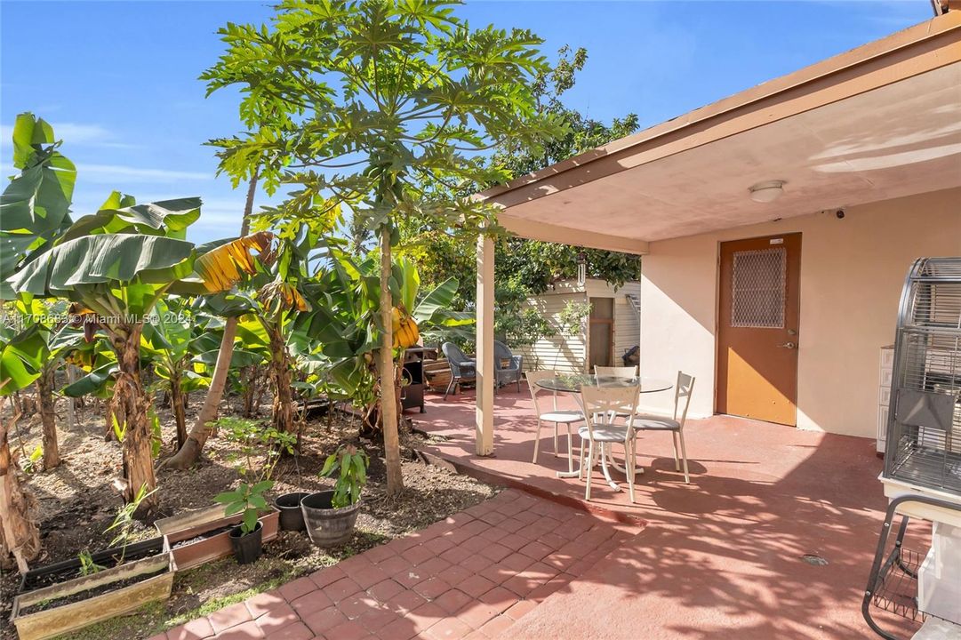 For Sale: $505,000 (4 beds, 2 baths, 1716 Square Feet)