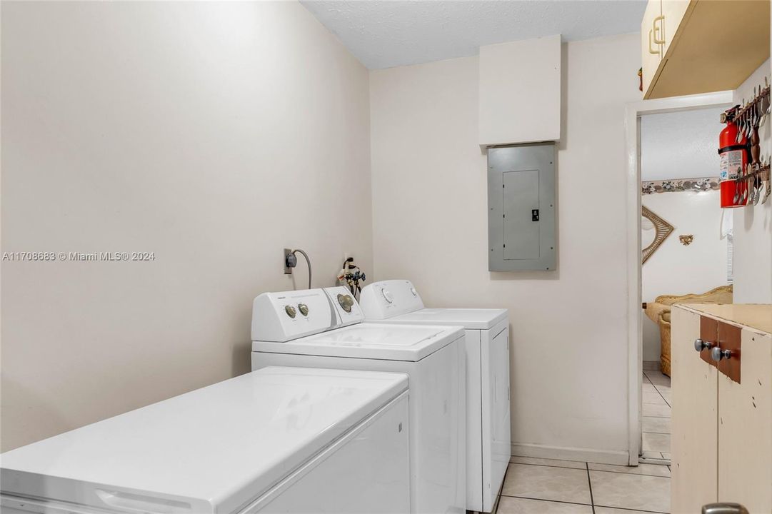 For Sale: $505,000 (4 beds, 2 baths, 1716 Square Feet)