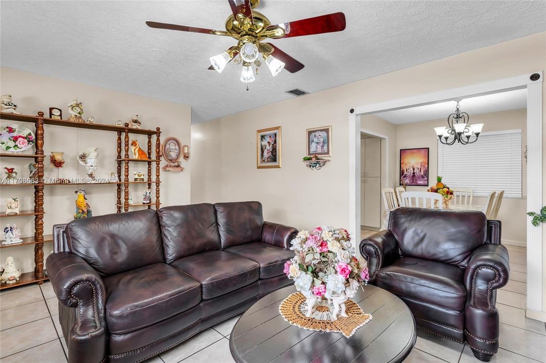 For Sale: $505,000 (4 beds, 2 baths, 1716 Square Feet)