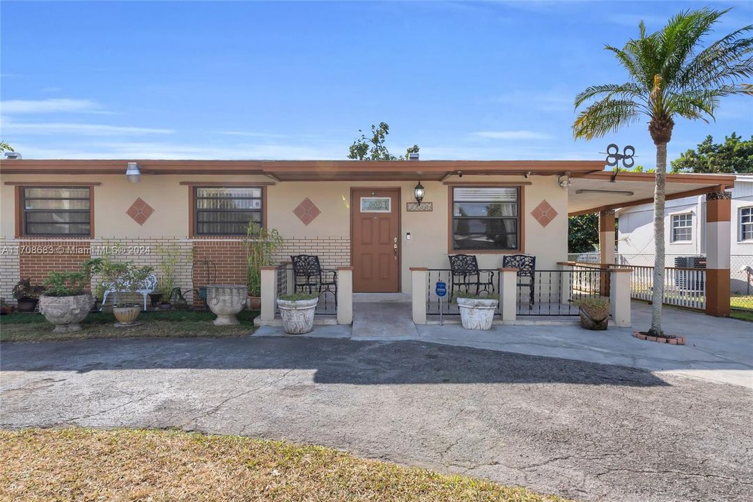 For Sale: $505,000 (4 beds, 2 baths, 1716 Square Feet)