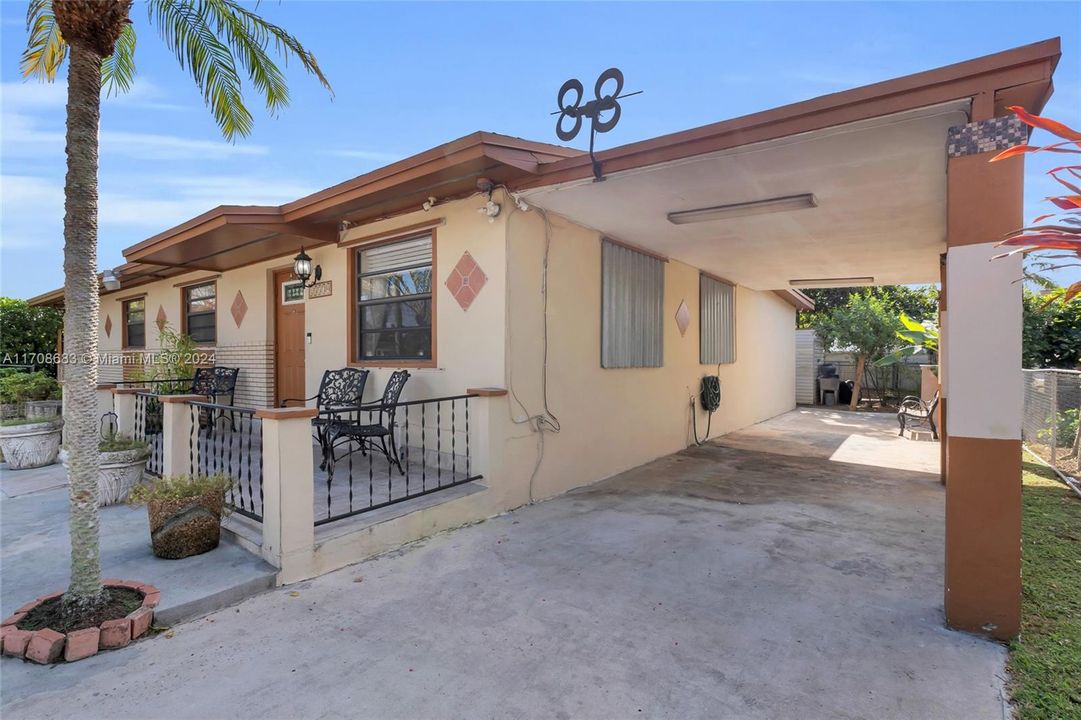 For Sale: $505,000 (4 beds, 2 baths, 1716 Square Feet)