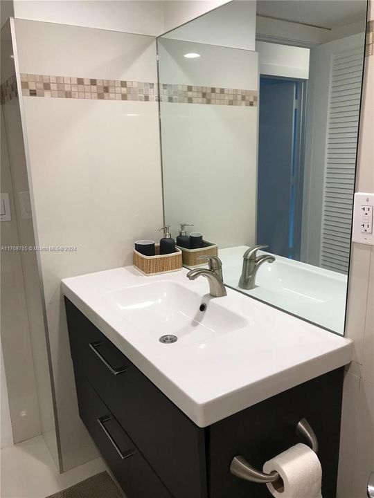 2nd Bathroom