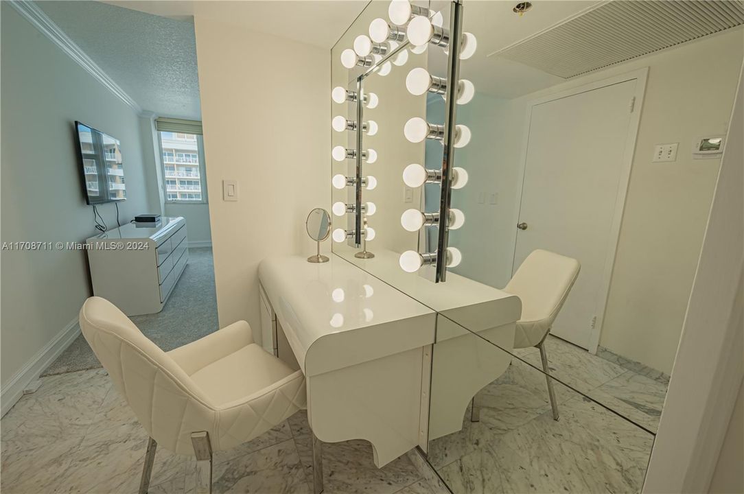 VANITY DESK DRESSING AREA