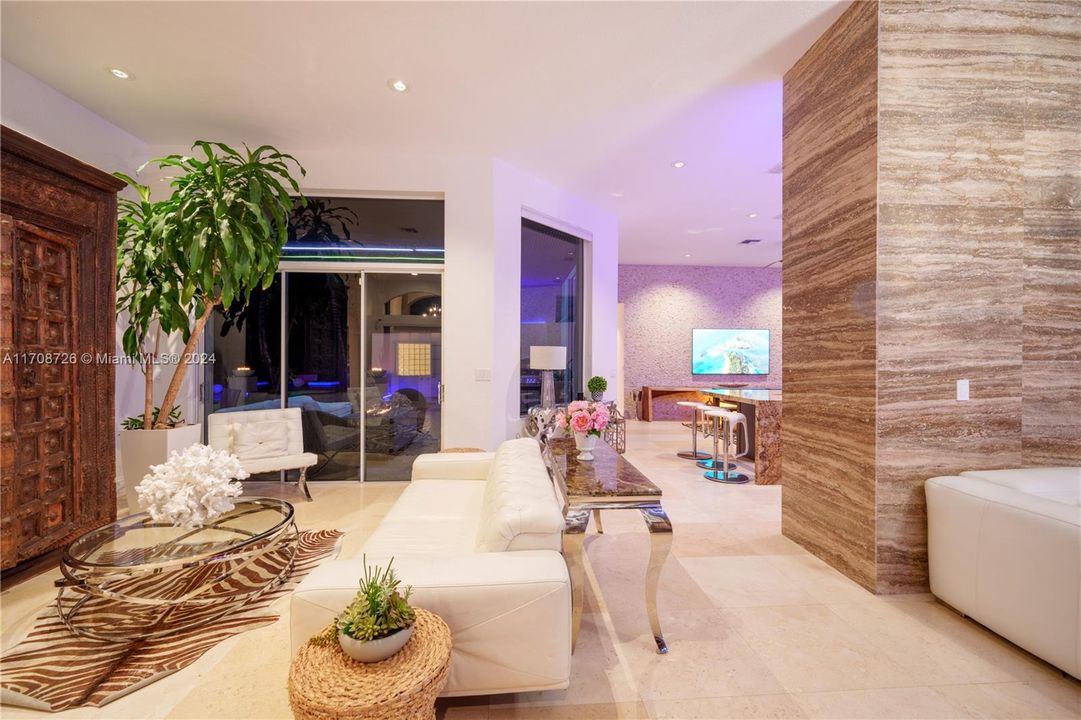 En Venta: $1,795,000 (6 camas, 4 baños, 4384 Pies cuadrados)