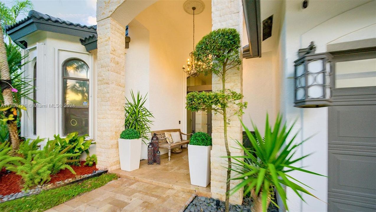 En Venta: $1,795,000 (6 camas, 4 baños, 4384 Pies cuadrados)