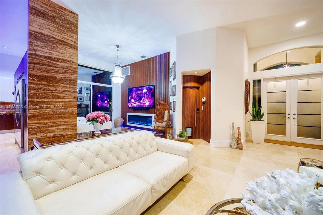 En Venta: $1,795,000 (6 camas, 4 baños, 4384 Pies cuadrados)