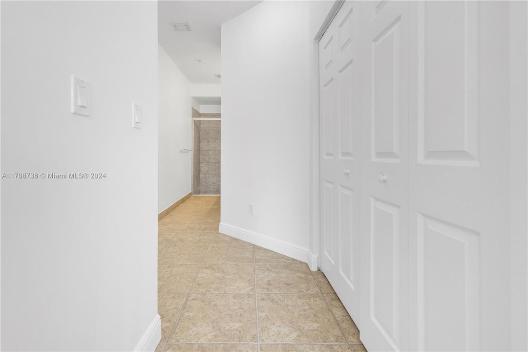 For Sale: $358,800 (2 beds, 2 baths, 1040 Square Feet)