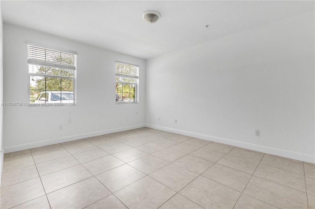 For Sale: $358,800 (2 beds, 2 baths, 1040 Square Feet)