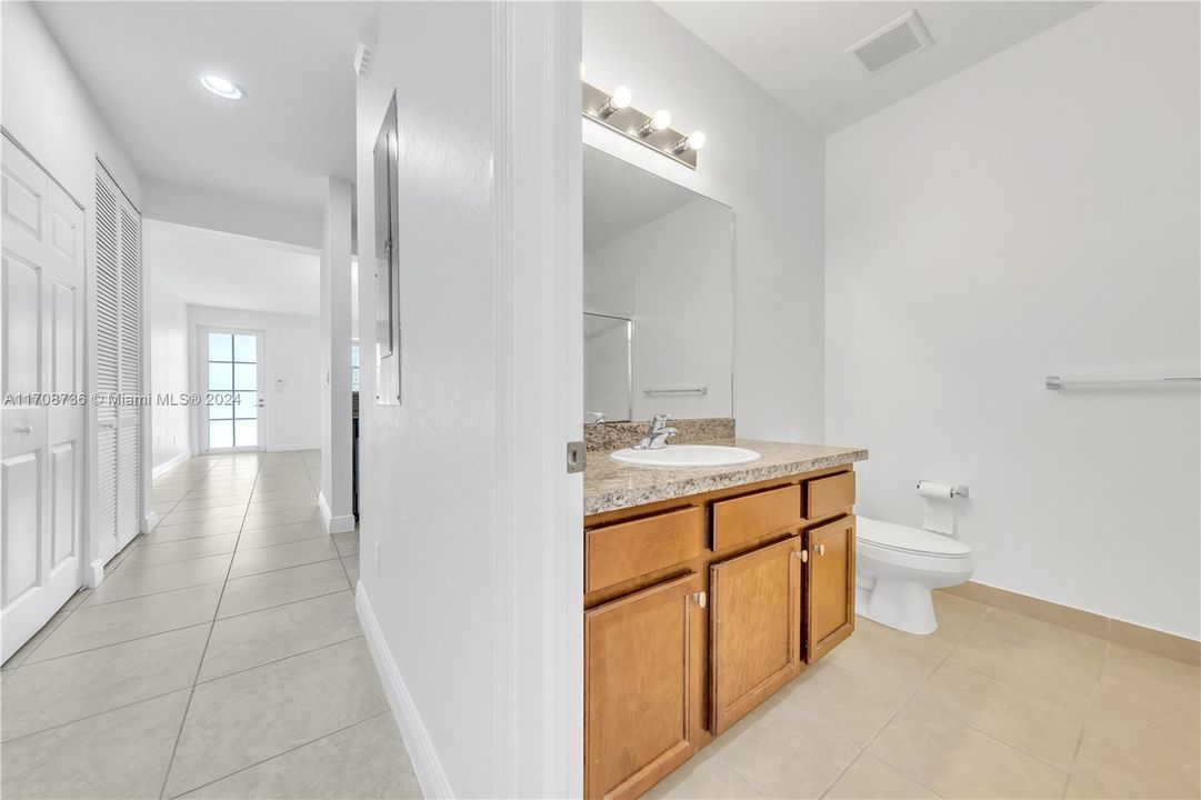 For Sale: $358,800 (2 beds, 2 baths, 1040 Square Feet)