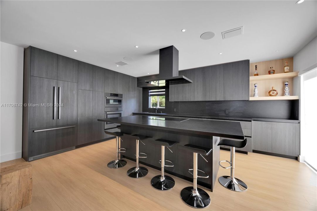 High quality Kitchen with sliding glass door to side patio.