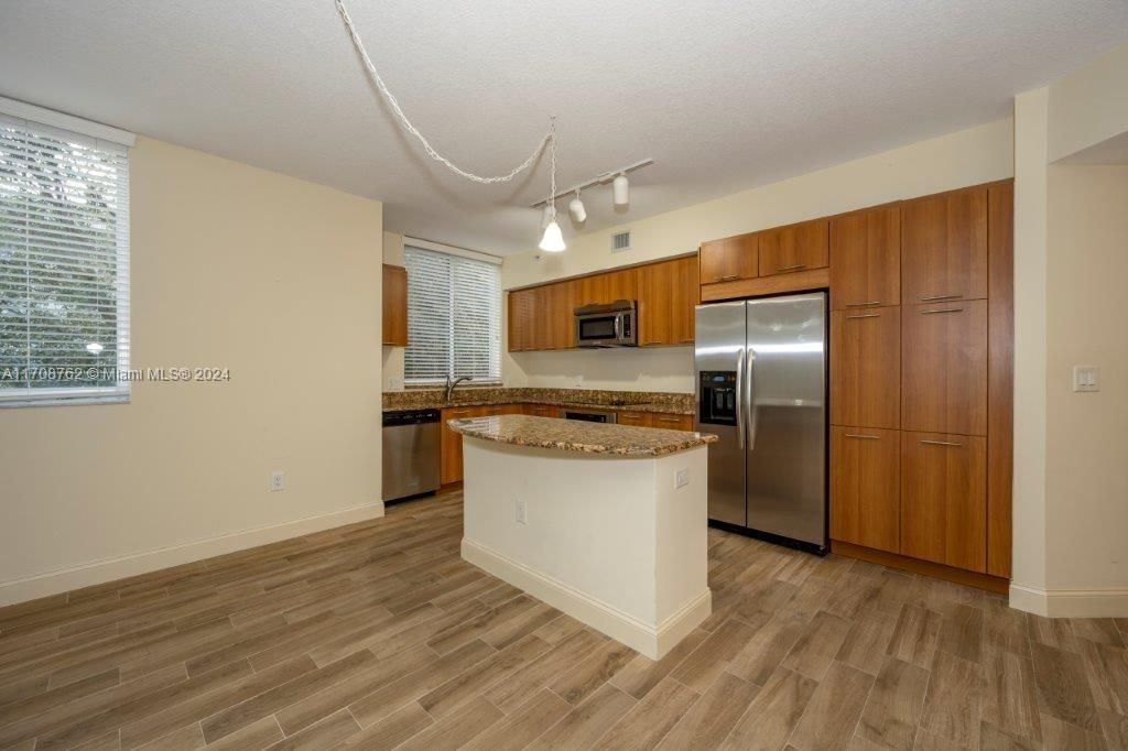 For Rent: $3,300 (2 beds, 2 baths, 1338 Square Feet)