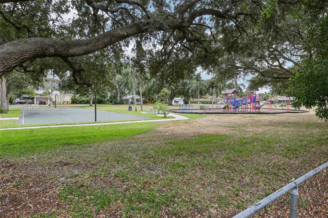 For Sale: $600,000 (3 beds, 2 baths, 1393 Square Feet)