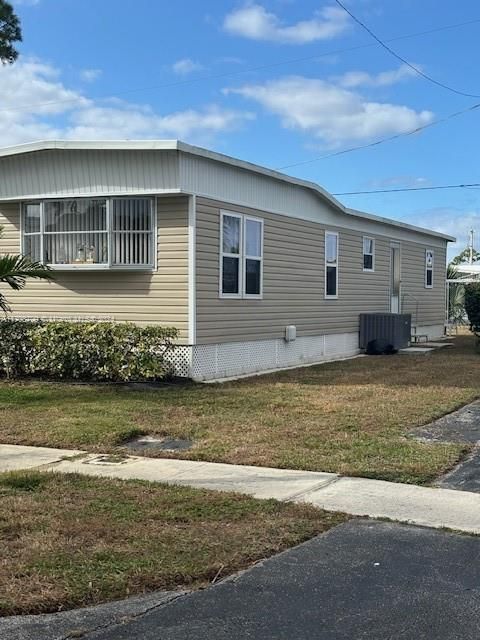 For Sale: $130,000 (2 beds, 2 baths, 624 Square Feet)