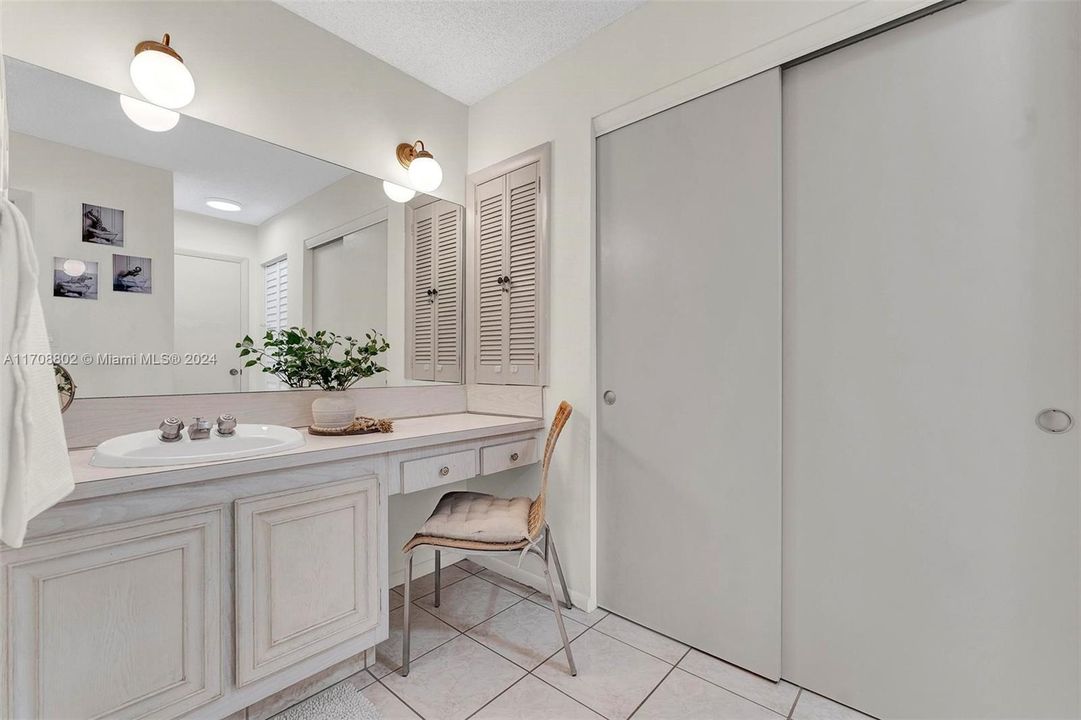 For Sale: $427,000 (2 beds, 2 baths, 1413 Square Feet)