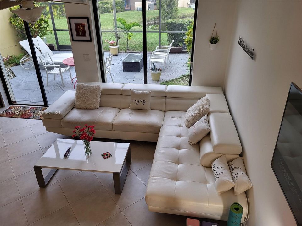 En Venta: $635,000 (3 camas, 2 baños, 1712 Pies cuadrados)