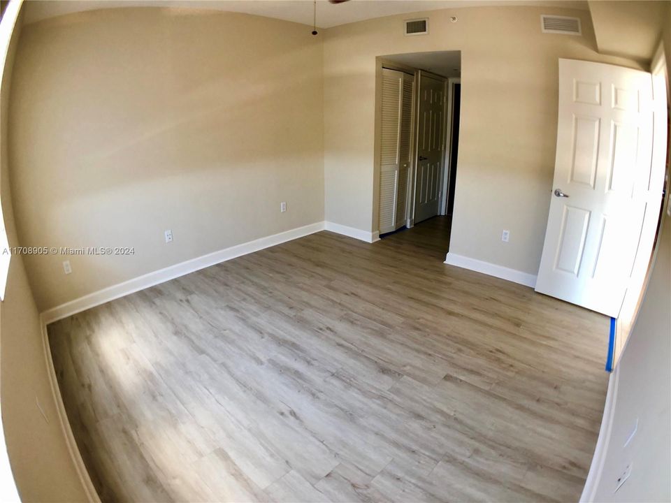 Active With Contract: $3,000 (1 beds, 1 baths, 781 Square Feet)