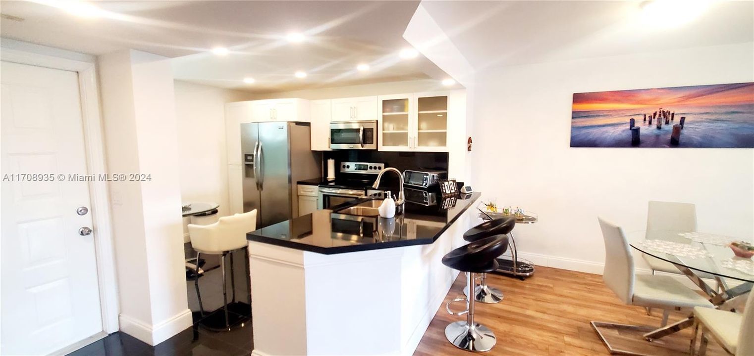 For Sale: $210,400 (2 beds, 2 baths, 950 Square Feet)