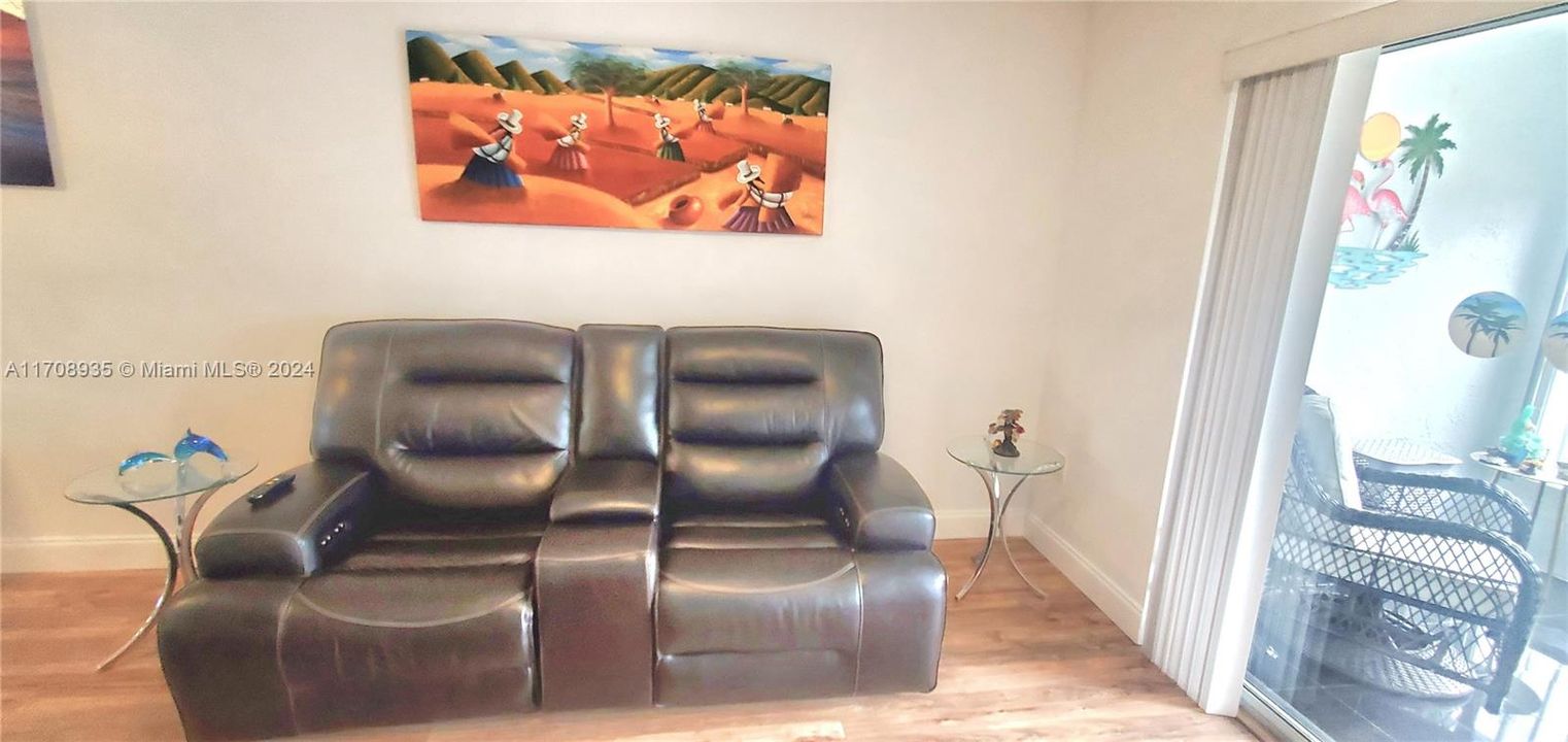 For Sale: $210,400 (2 beds, 2 baths, 950 Square Feet)