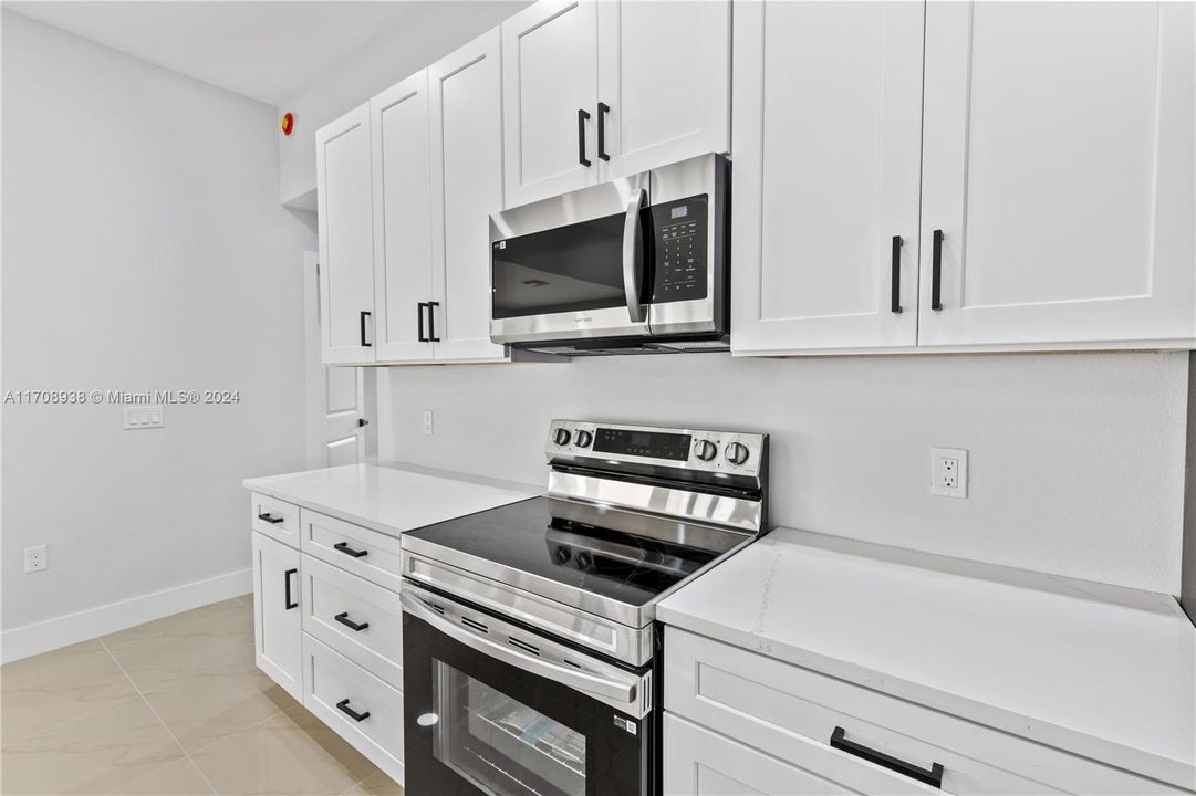 For Sale: $429,000 (4 beds, 2 baths, 1919 Square Feet)