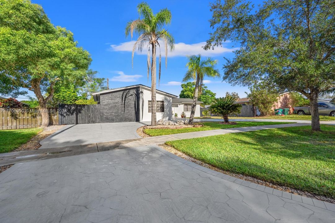 For Sale: $710,000 (4 beds, 2 baths, 1957 Square Feet)