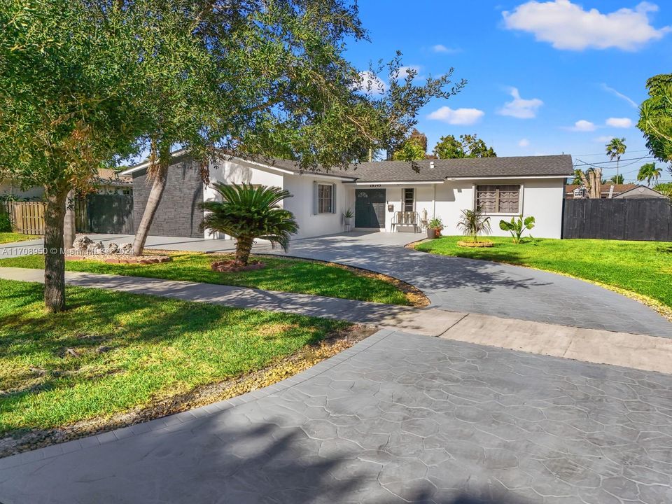 For Sale: $710,000 (4 beds, 2 baths, 1957 Square Feet)