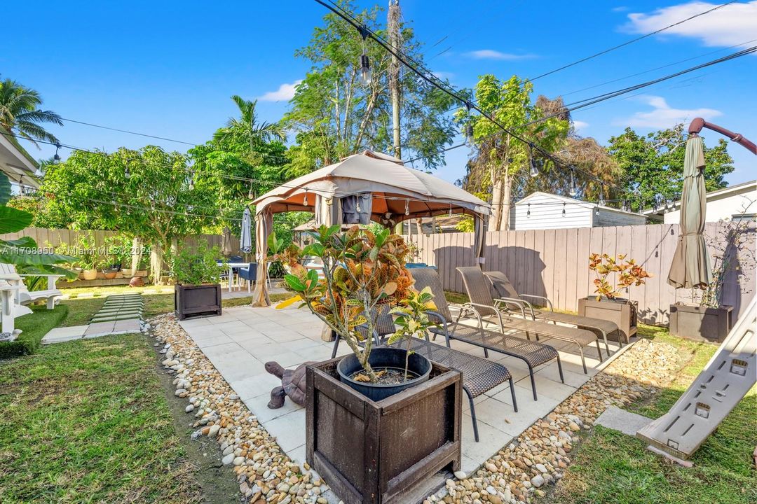 For Sale: $710,000 (4 beds, 2 baths, 1957 Square Feet)