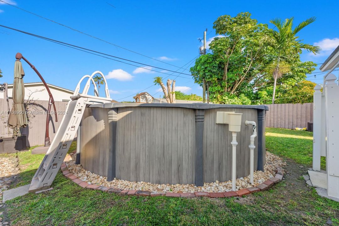 For Sale: $710,000 (4 beds, 2 baths, 1957 Square Feet)