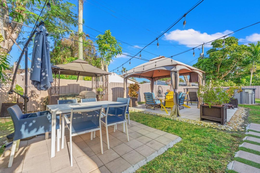 For Sale: $710,000 (4 beds, 2 baths, 1957 Square Feet)