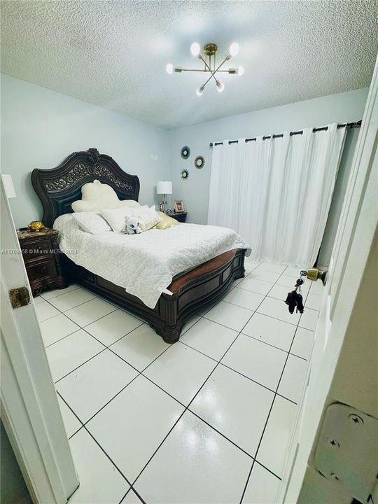 For Sale: $380,000 (2 beds, 1 baths, 1019 Square Feet)