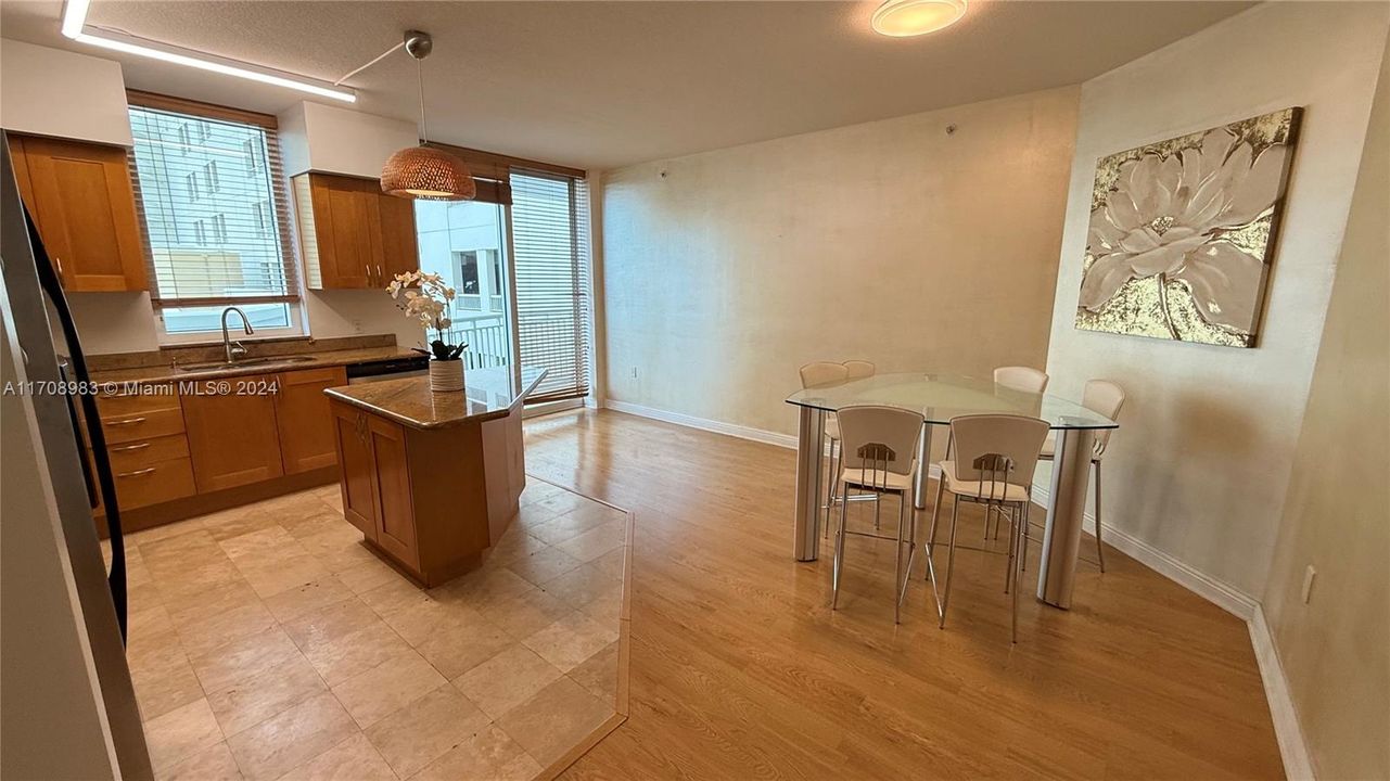 En Venta: $440,000 (2 camas, 2 baños, 1337 Pies cuadrados)