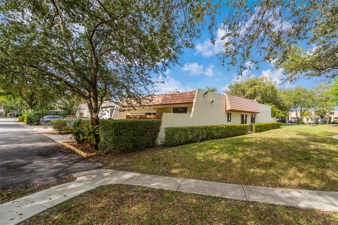 For Sale: $729,000 (3 beds, 2 baths, 2460 Square Feet)