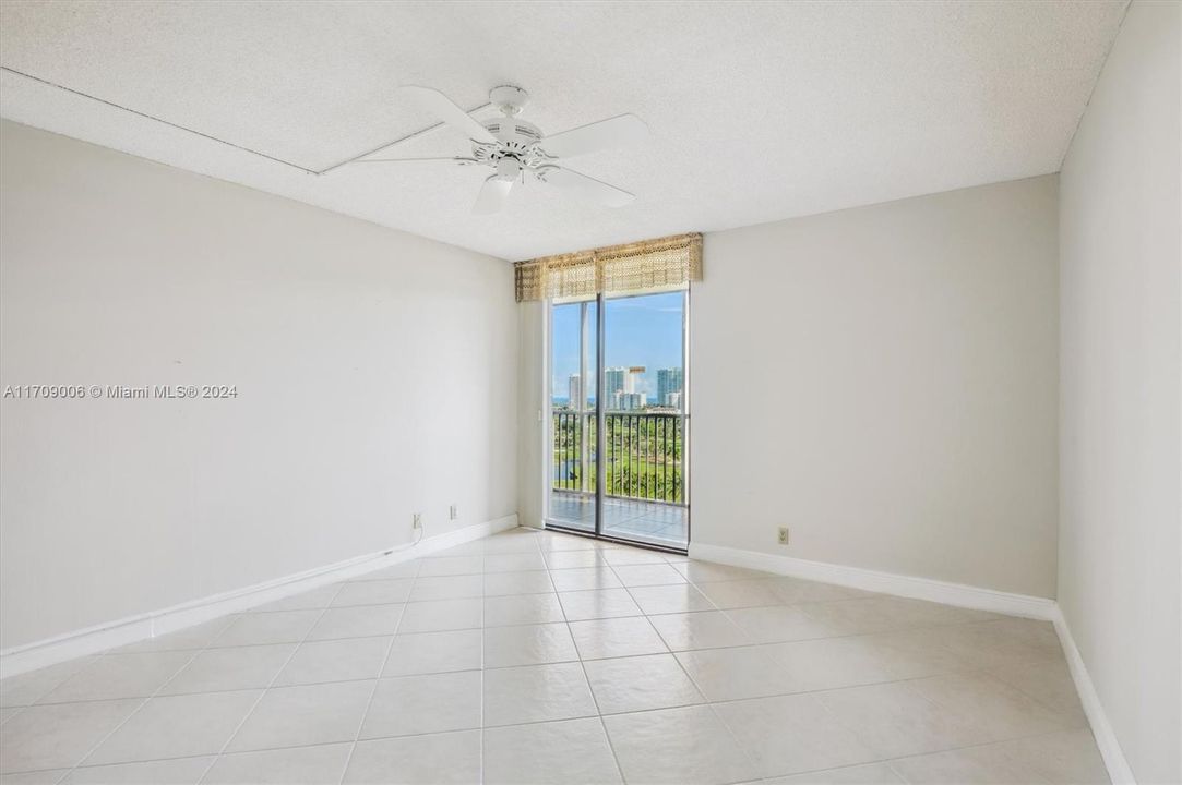 For Sale: $319,000 (2 beds, 2 baths, 1313 Square Feet)