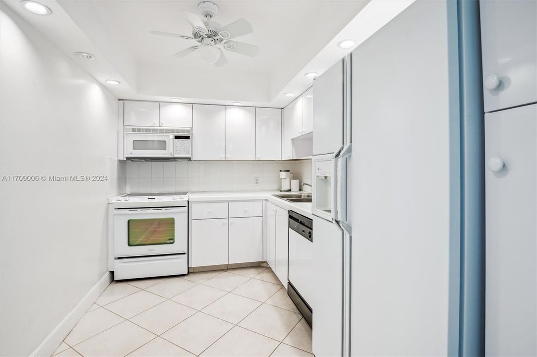 For Sale: $319,000 (2 beds, 2 baths, 1313 Square Feet)