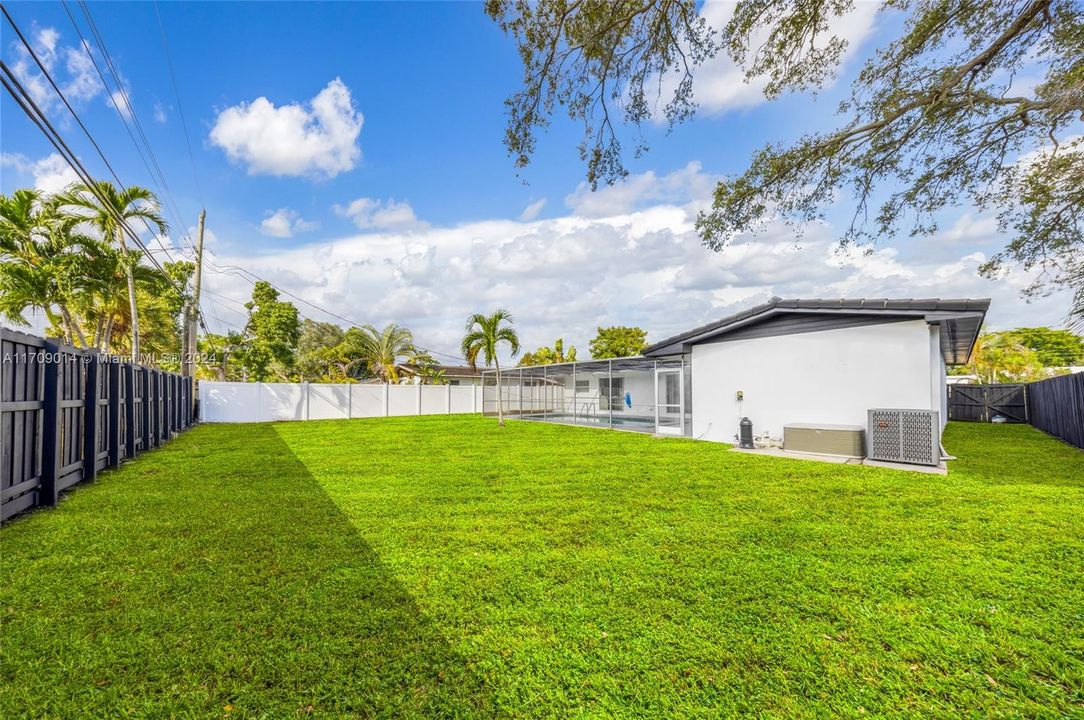 For Sale: $630,000 (3 beds, 2 baths, 1574 Square Feet)