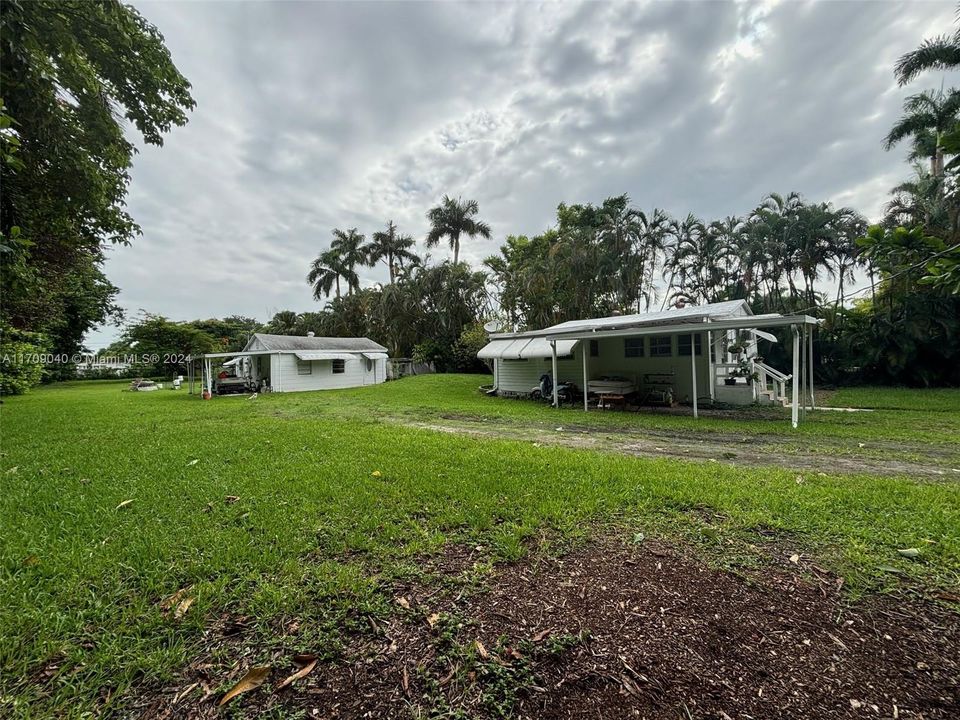 For Sale: $975,000 (4 beds, 2 baths, 1558 Square Feet)