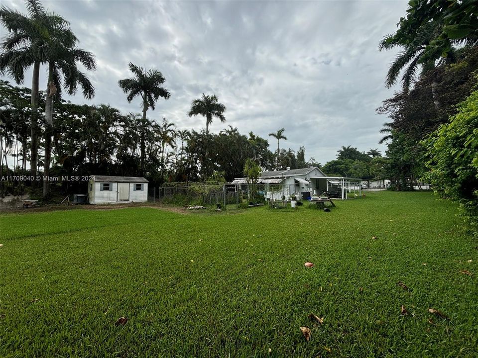 For Sale: $975,000 (4 beds, 2 baths, 1558 Square Feet)