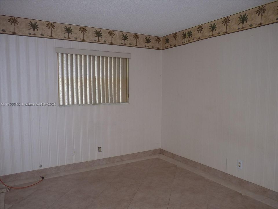 For Sale: $190,000 (2 beds, 2 baths, 890 Square Feet)