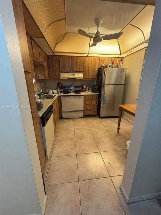 For Sale: $160,000 (2 beds, 2 baths, 1023 Square Feet)