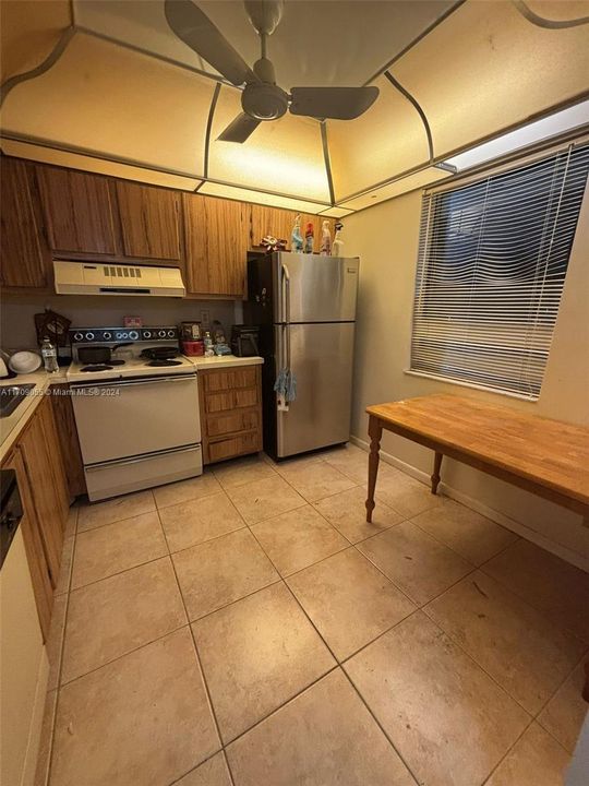 For Sale: $160,000 (2 beds, 2 baths, 1023 Square Feet)