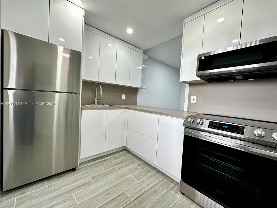 For Rent: $2,200 (2 beds, 1 baths, 730 Square Feet)