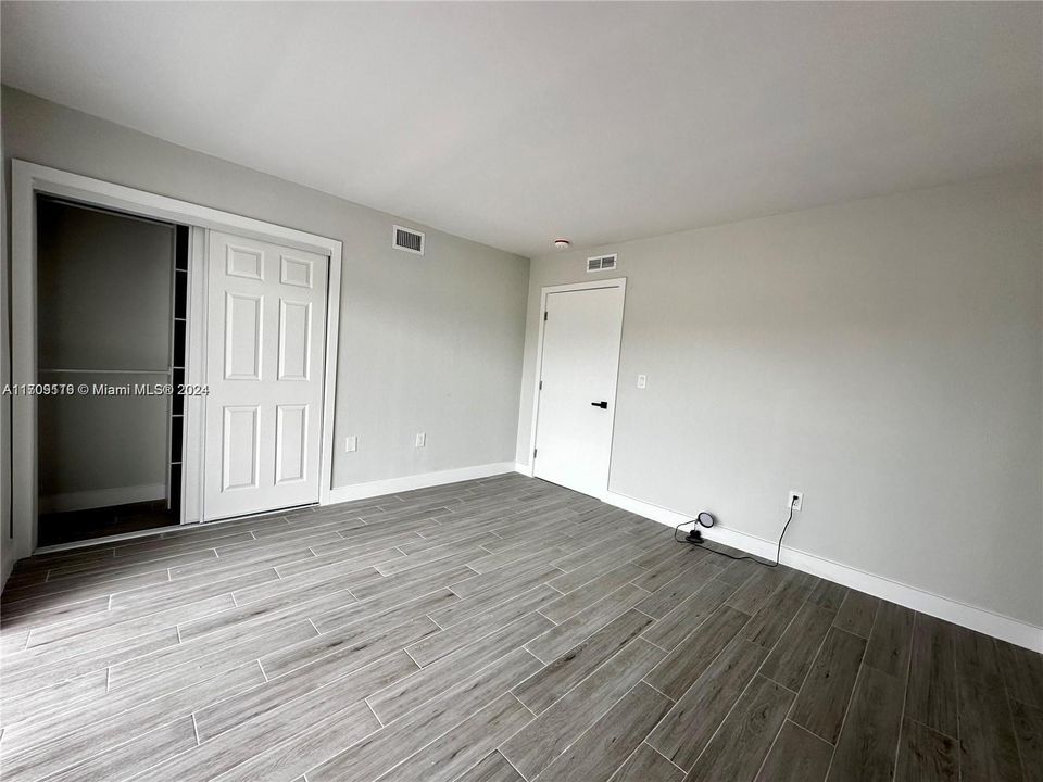 For Rent: $2,200 (2 beds, 1 baths, 730 Square Feet)