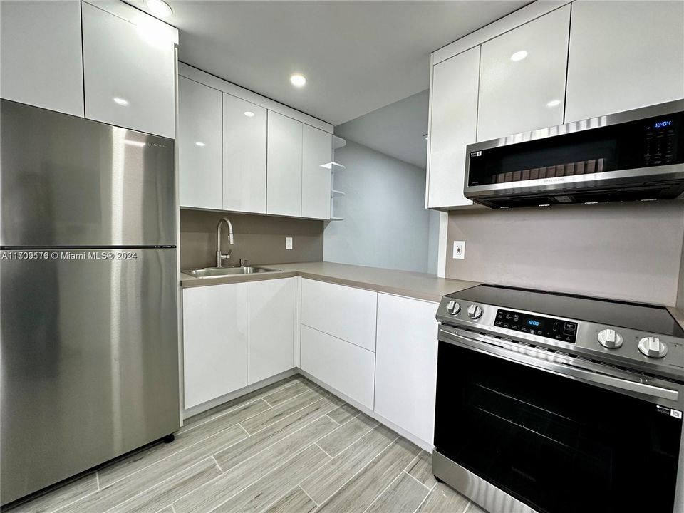 For Rent: $2,200 (2 beds, 1 baths, 730 Square Feet)