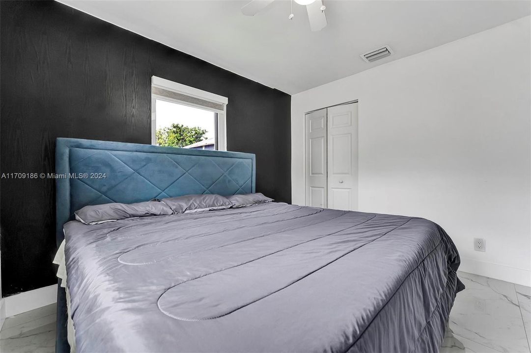 For Sale: $525,000 (3 beds, 2 baths, 840 Square Feet)