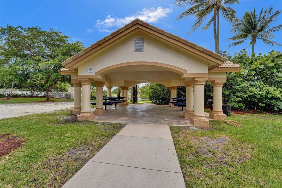 For Sale: $550,000 (3 beds, 2 baths, 1368 Square Feet)