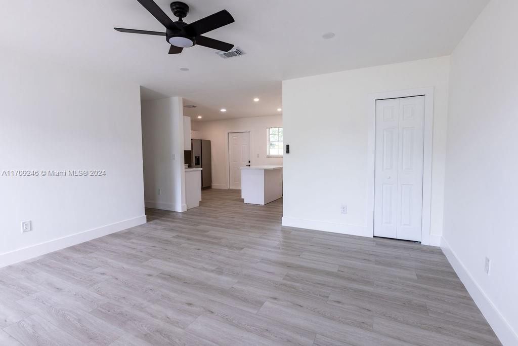 For Sale: $529,900 (3 beds, 2 baths, 1260 Square Feet)