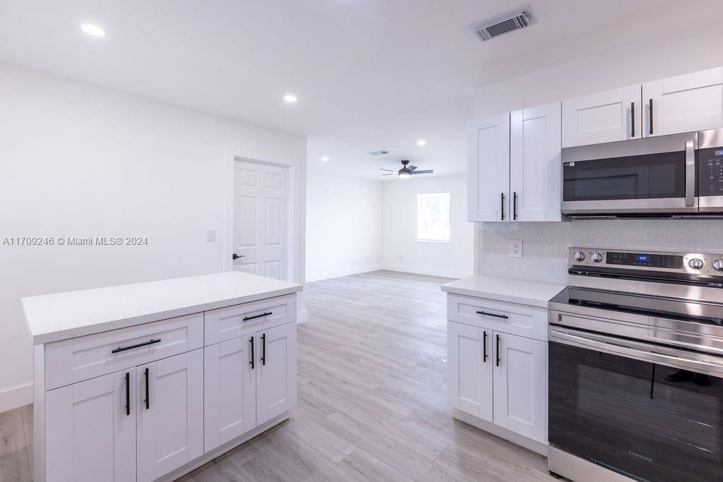 For Sale: $529,900 (3 beds, 2 baths, 1260 Square Feet)