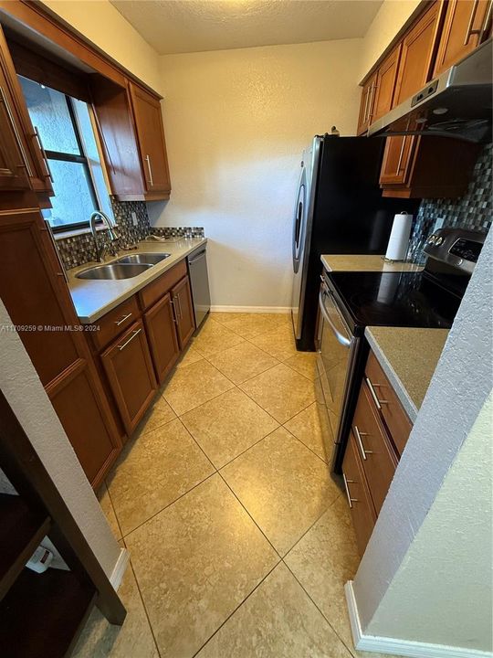 For Rent: $2,400 (2 beds, 2 baths, 1166 Square Feet)