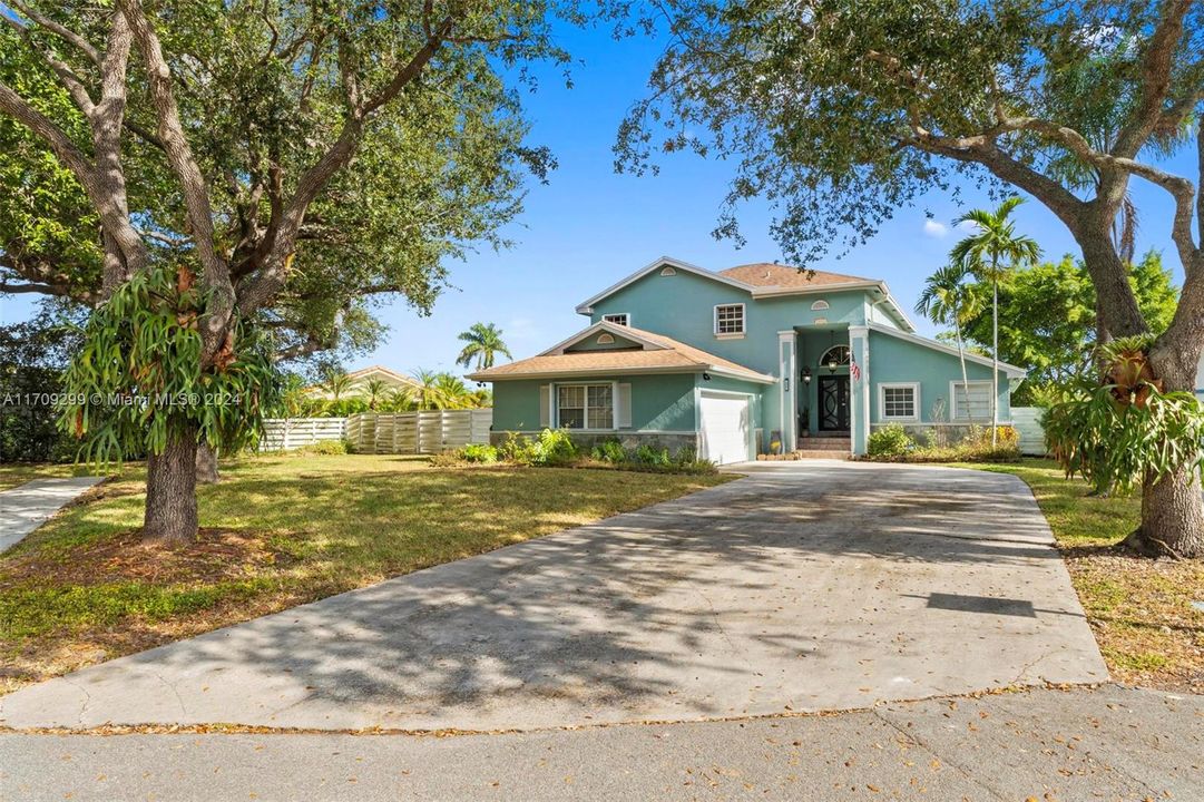 For Sale: $750,000 (4 beds, 2 baths, 2081 Square Feet)